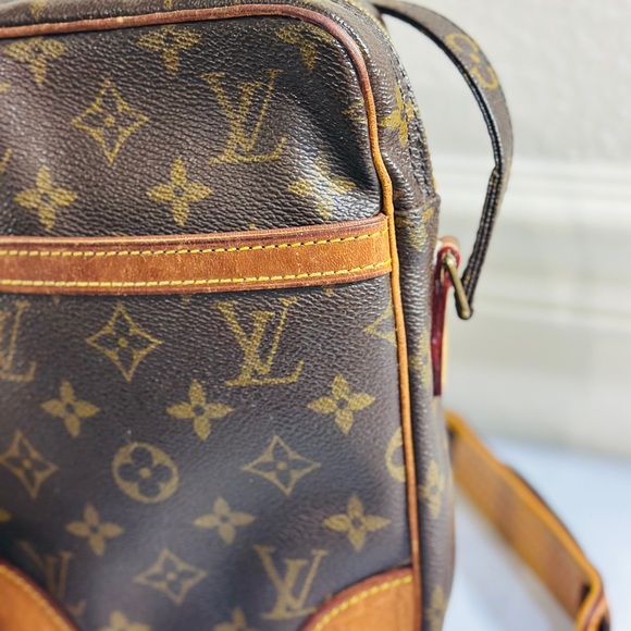 LOUIS VUITTON Danube crossbody bag with dustbag and COA - Picture 4 of 17